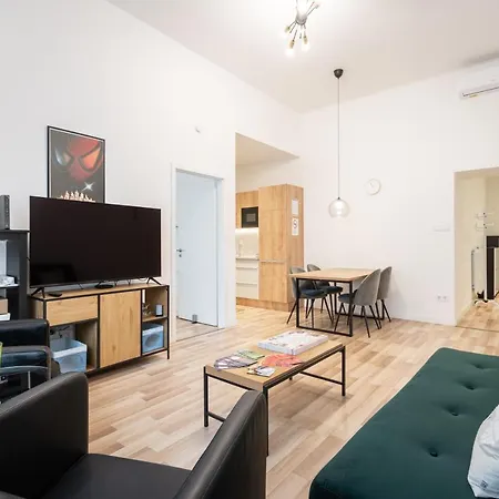 Delta Curve Apartmán