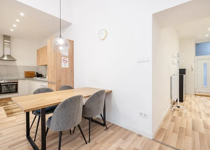 Delta Curve Budapest