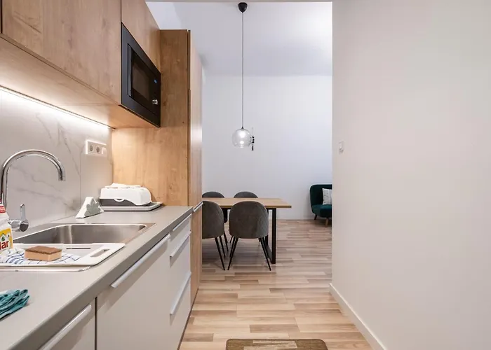 Delta Curve * Budapesta